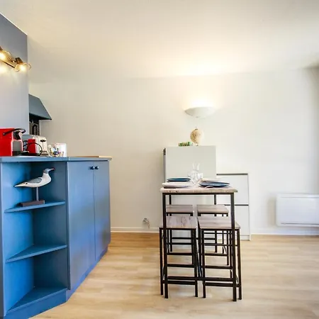 Benoit, 80m De La Mer, Jardinet Apartment *