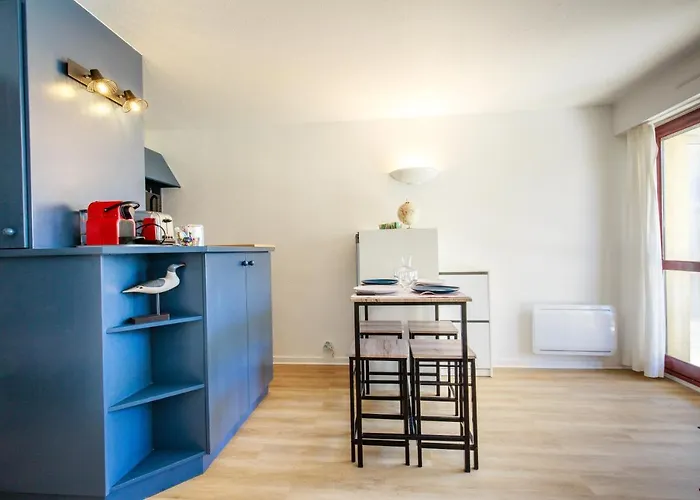 Benoit, 80m De La Mer, Jardinet Апартаменты *